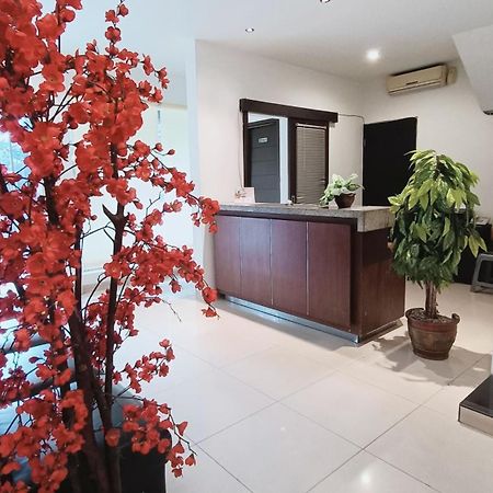 VI Hotel Bandung Bagian luar foto